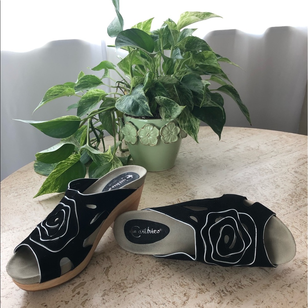 Earthies Wedges
